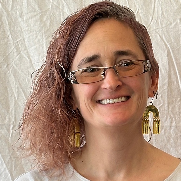 Leigh Henderson's headshot