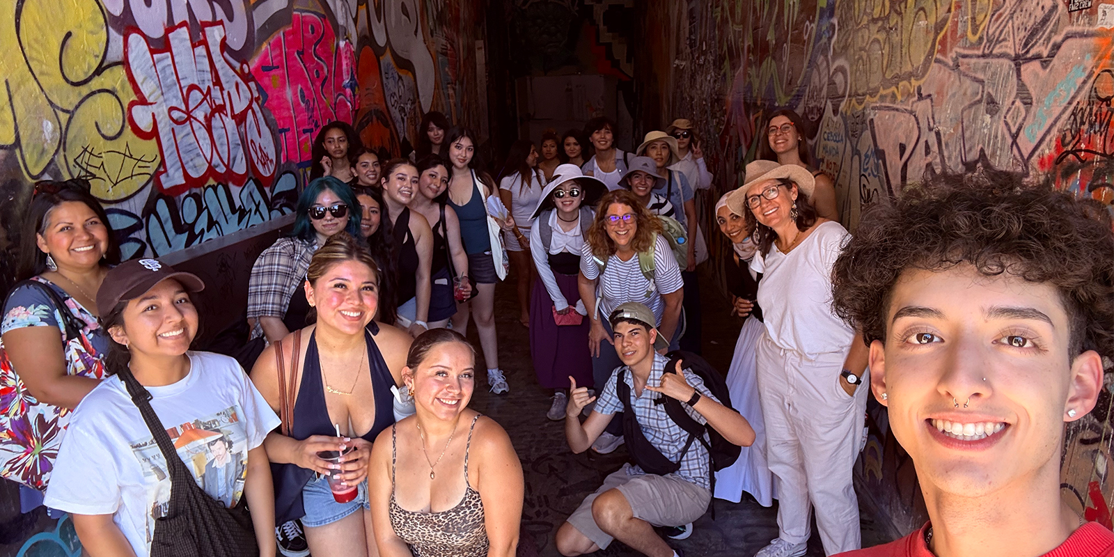 Students at Grafiti Museum