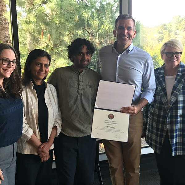 Sam Liccardo visit&nbsp;Foothill College picture with some students
