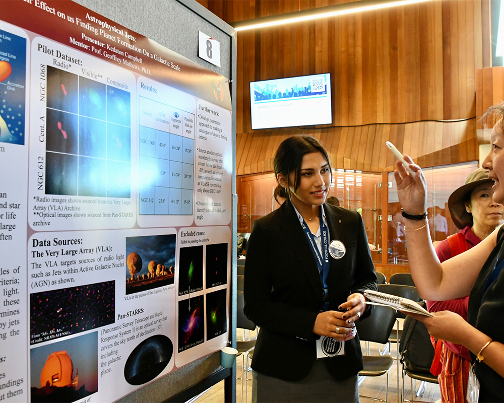 Female student at the RSLS presenting the project