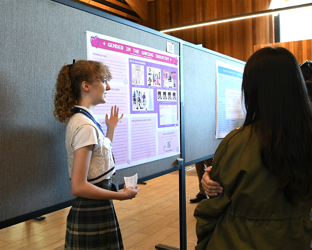 Female student at the RSLS presenting the project