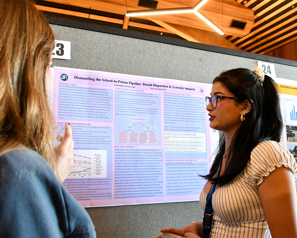 Female student at the RSLS presenting the project