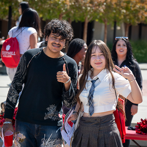Female and Male Foothill Students at Welcoome Day